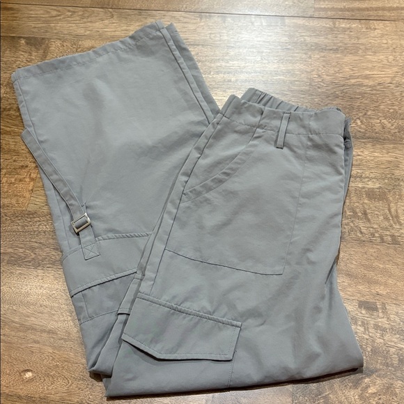 Halara Wide Leg Cargo Pants in Gray Size Medium. Like new! - Picture 2 of 10